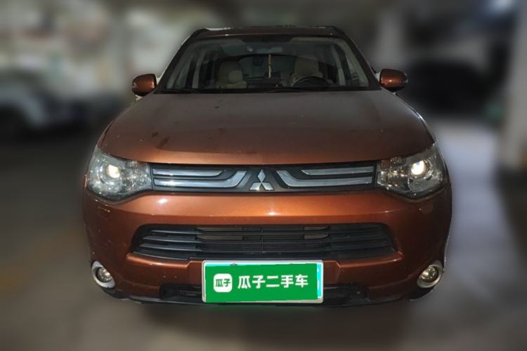 Used Mitsubishi Outlander 2013 2.4L 4x4 Luxury Navigation Edition 5 Seats Front