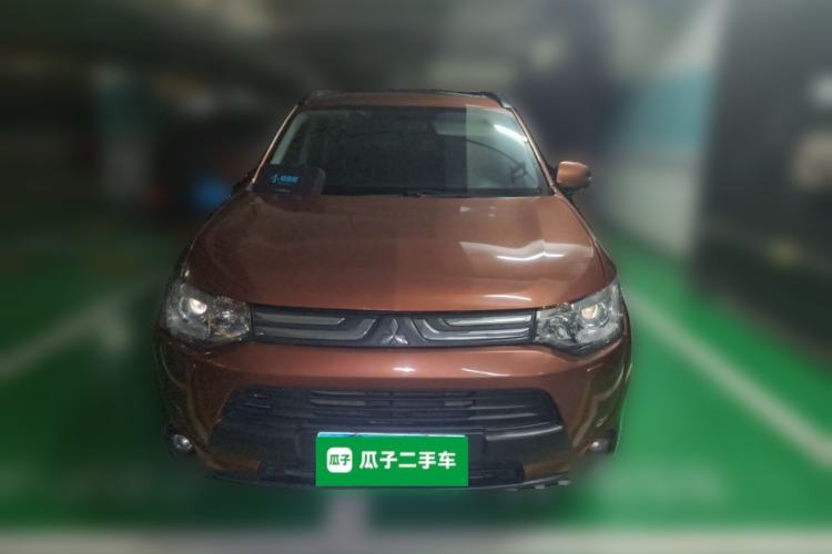 Used Mitsubishi Outlander 2013 2.4L 4x4 Luxury Navigation Edition 5 Seats Front
