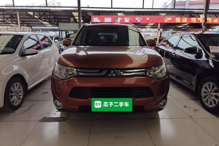 Used Mitsubishi Outlander 2013 2.4L 4x4 Luxury Navigation Edition 5 Seats Front