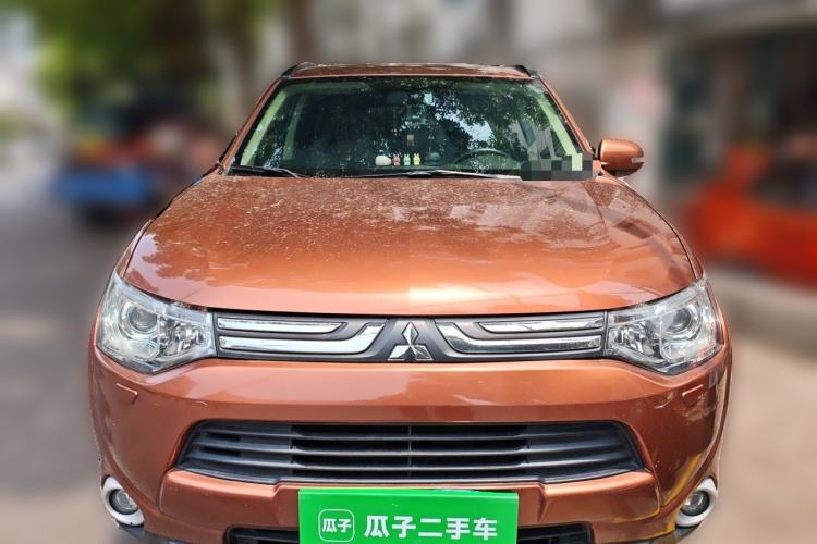 Used Mitsubishi Outlander 2013 2.4L 4x4 Luxury Navigation Edition 5 Seats Front