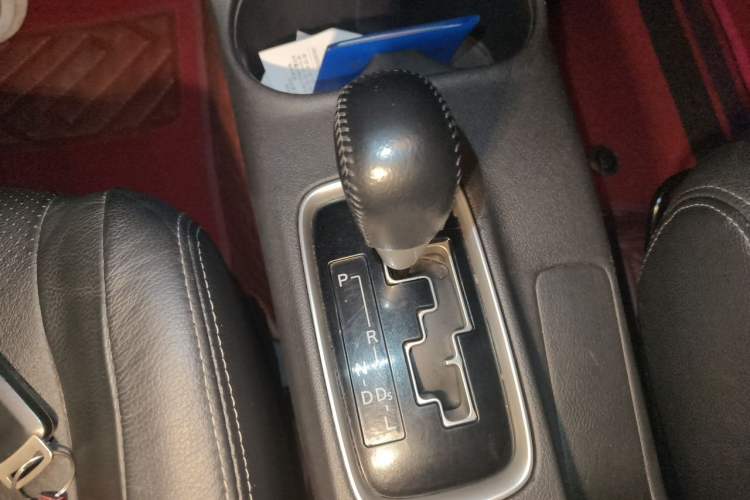 Used Mitsubishi Outlander 2013 2.4L 4x4 Luxury Navigation Edition 5 Seats Gear Lever