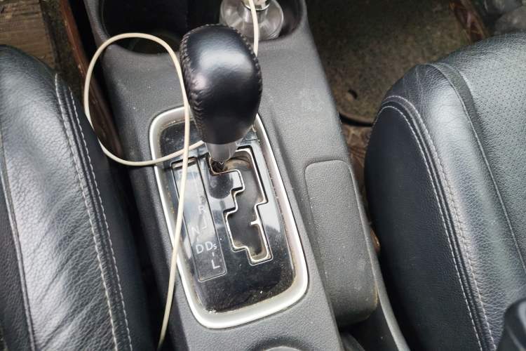 Used Mitsubishi Outlander 2013 2.4L 4x4 Luxury Navigation Edition 5 Seats Gear Lever
