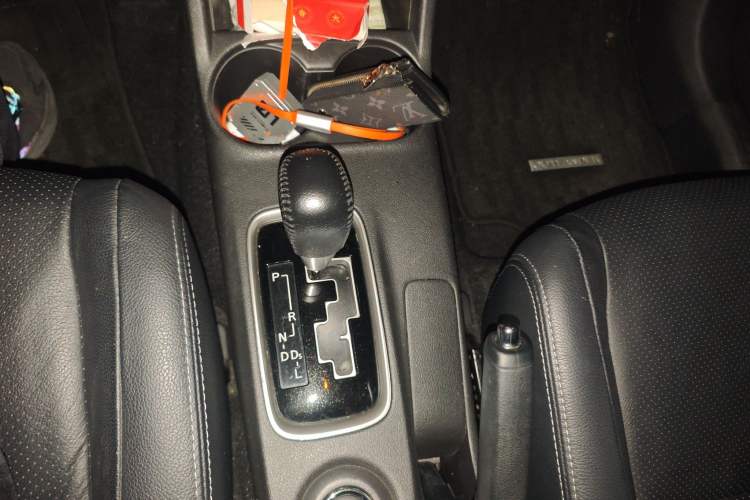 Used Mitsubishi Outlander 2013 2.4L 4x4 Luxury Navigation Edition 5 Seats Gear Lever