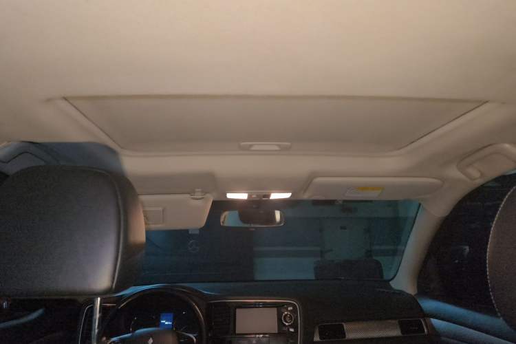 Used Mitsubishi Outlander 2013 2.4L 4x4 Luxury Navigation Edition 5 Seats Headliner