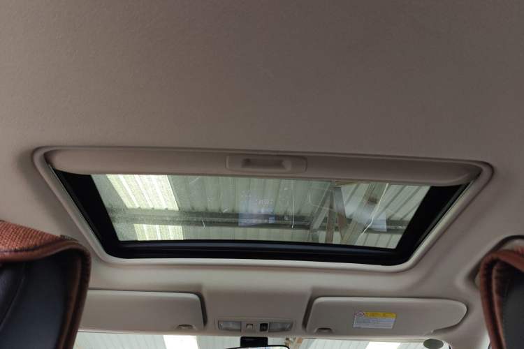 Used Mitsubishi Outlander 2013 2.4L 4x4 Luxury Navigation Edition 5 Seats Headliner