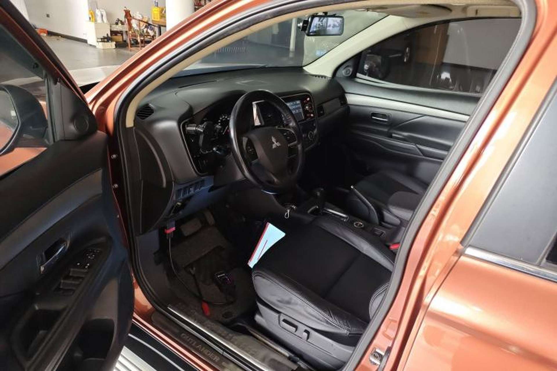 Used Mitsubishi Outlander 2013 2.4L 4x4 Luxury Navigation Edition 5 Seats Left Front Seat