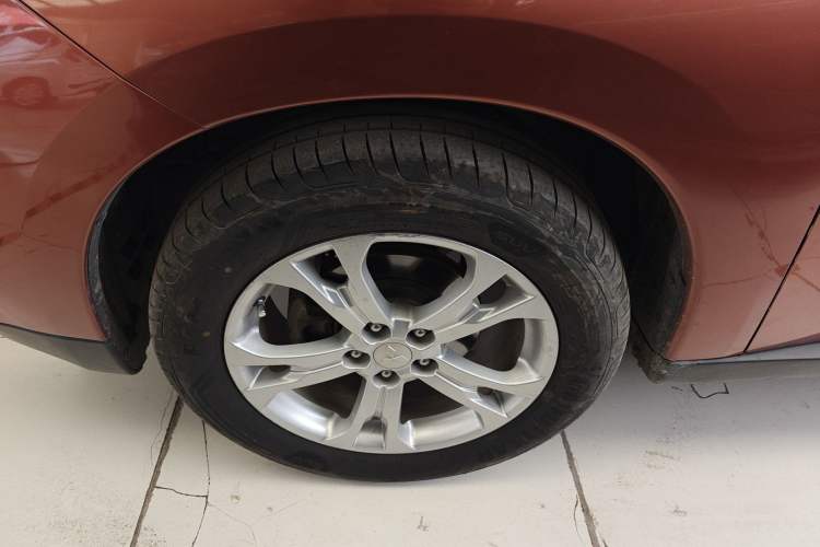 Used Mitsubishi Outlander 2013 2.4L 4x4 Luxury Navigation Edition 5 Seats Left Front Wheel Hub
