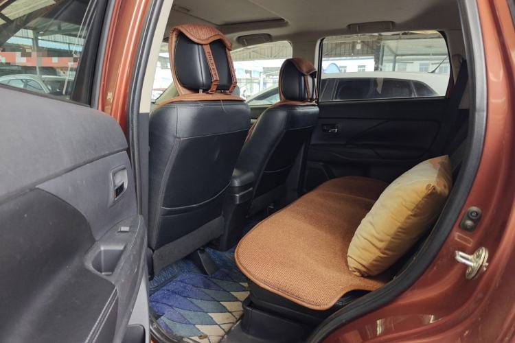 Used Mitsubishi Outlander 2013 2.4L 4x4 Luxury Navigation Edition 5 Seats Left Rear Seat