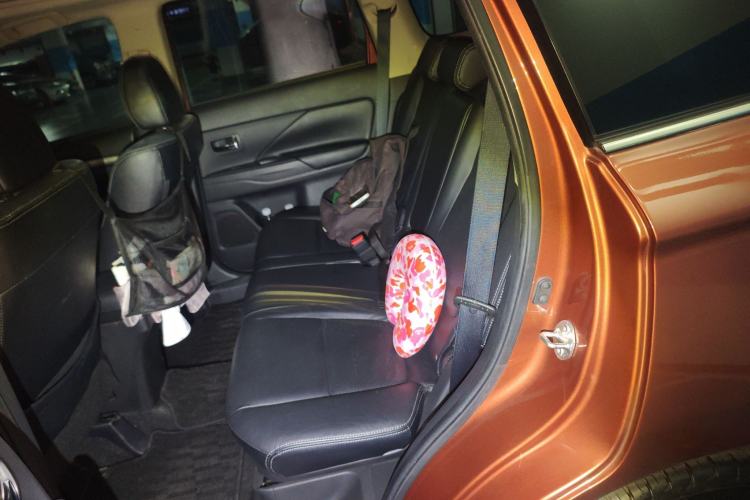 Used Mitsubishi Outlander 2013 2.4L 4x4 Luxury Navigation Edition 5 Seats Left Rear Seat