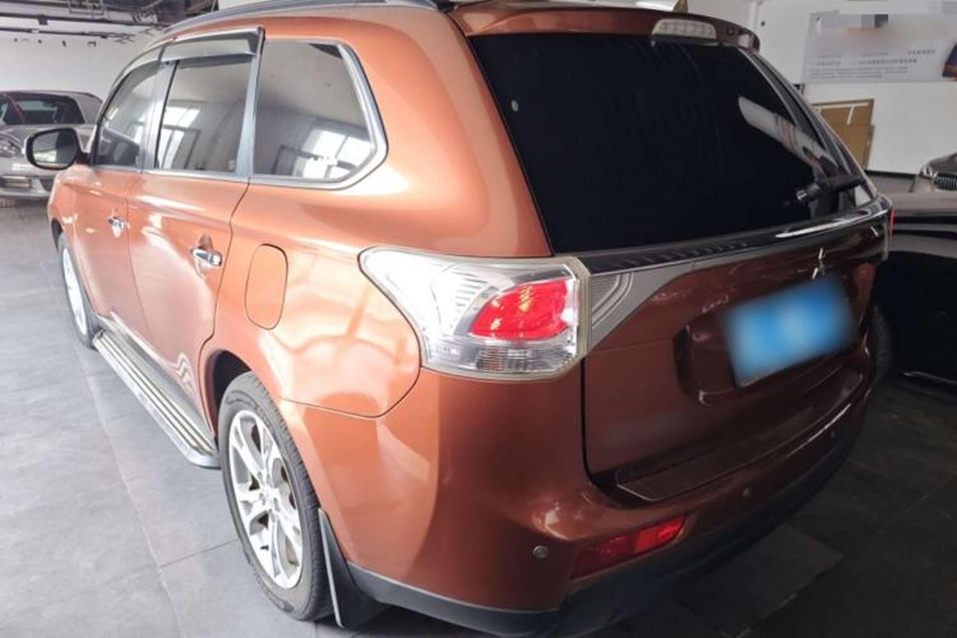 Used Mitsubishi Outlander 2013 2.4L 4x4 Luxury Navigation Edition 5 Seats Left Side