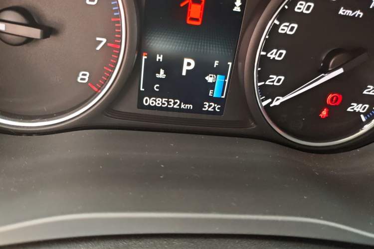 Used Mitsubishi Outlander 2013 2.4L 4x4 Luxury Navigation Edition 5 Seats Odometer Close Up