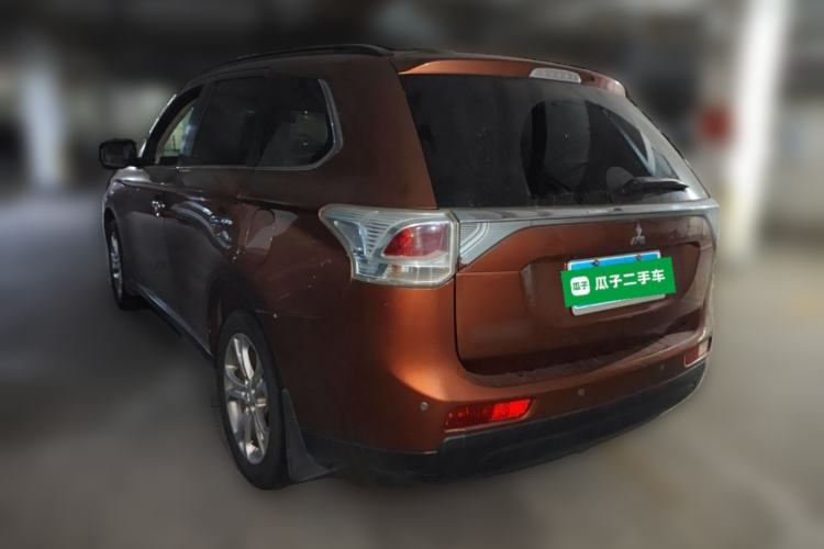 Used Mitsubishi Outlander 2013 2.4L 4x4 Luxury Navigation Edition 5 Seats Rear Left 45 Deg