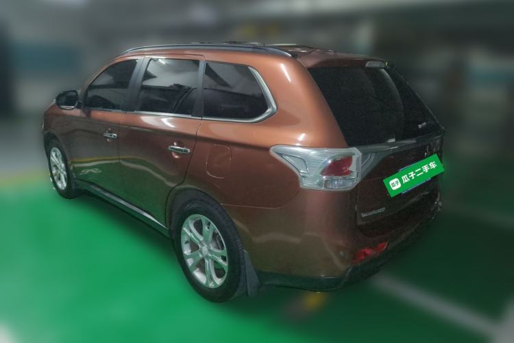 Used Mitsubishi Outlander 2013 2.4L 4x4 Luxury Navigation Edition 5 Seats Rear Left 45 Deg