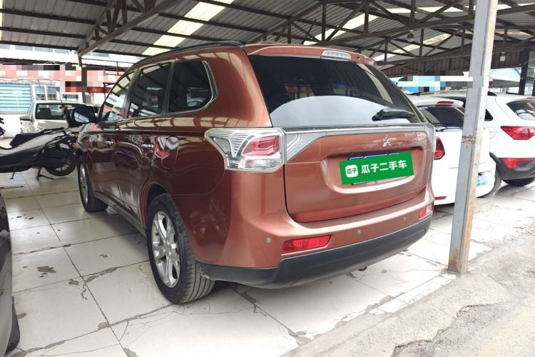 Used Mitsubishi Outlander 2013 2.4L 4x4 Luxury Navigation Edition 5 Seats Rear Left 45 Deg