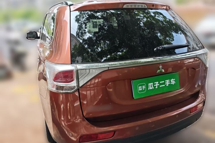 Used Mitsubishi Outlander 2013 2.4L 4x4 Luxury Navigation Edition 5 Seats Rear Left 45 Deg
