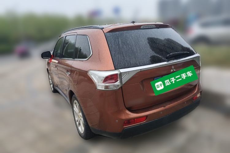 Used Mitsubishi Outlander 2013 2.4L 4x4 Luxury Navigation Edition 5 Seats Rear Left 45 Deg