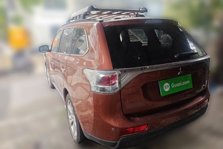 Used Mitsubishi Outlander 2013 2.4L Four-Wheel Drive Luxury Navigation Version 7 Seats Rear Left 45 Deg
