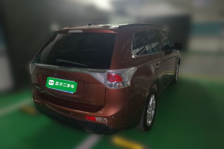 Used Mitsubishi Outlander 2013 2.4L 4x4 Luxury Navigation Edition 5 Seats Rear Right 45 Deg