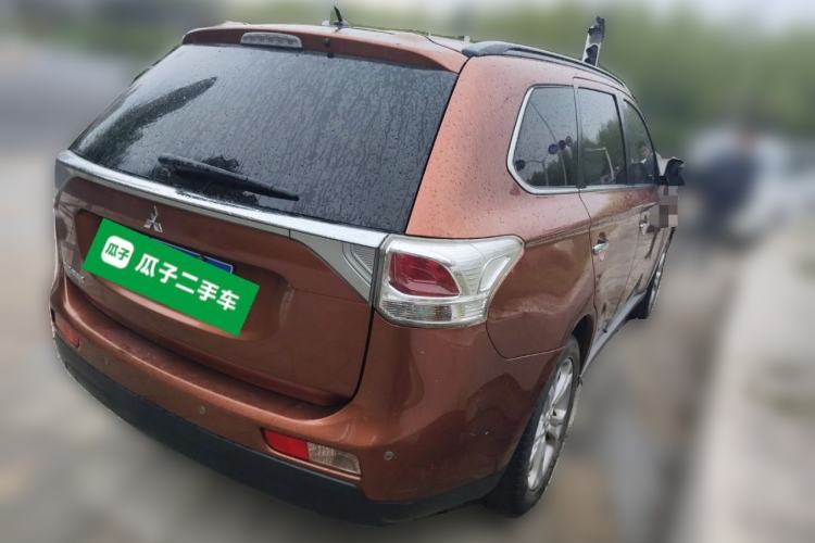 Used Mitsubishi Outlander 2013 2.4L 4x4 Luxury Navigation Edition 5 Seats Rear Right 45 Deg