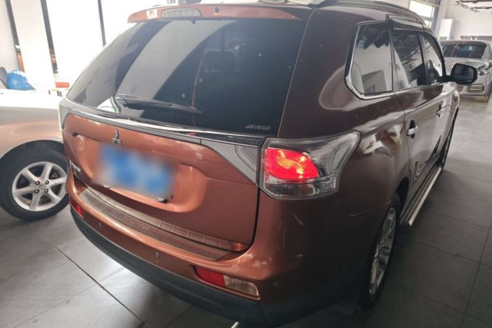 Used Mitsubishi Outlander 2013 2.4L 4x4 Luxury Navigation Edition 5 Seats Rear Right 45 Deg