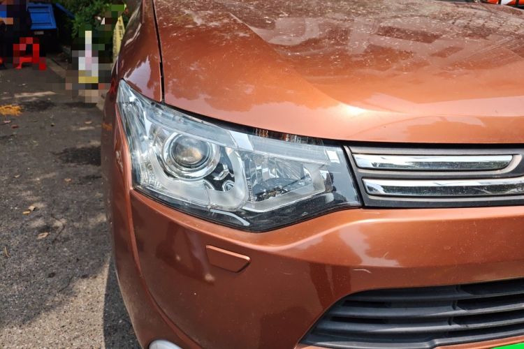 Used Mitsubishi Outlander 2013 2.4L 4x4 Luxury Navigation Edition 5 Seats Right Front Headlight