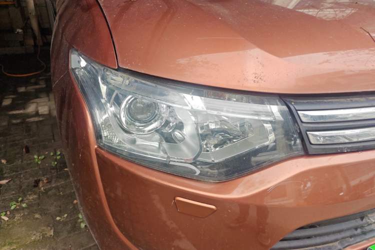 Used Mitsubishi Outlander 2013 2.4L Four-Wheel Drive Luxury Navigation Version 7 Seats Right Front Headlight