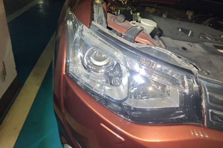 Used Mitsubishi Outlander 2013 2.4L 4x4 Luxury Navigation Edition 5 Seats Right Front Headlight