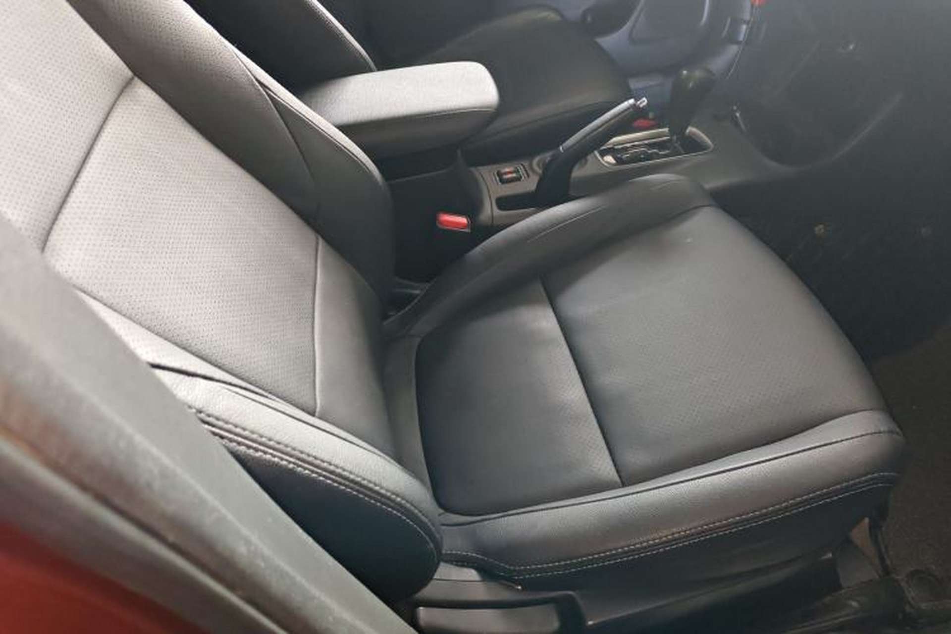 Used Mitsubishi Outlander 2013 2.4L 4x4 Luxury Navigation Edition 5 Seats Right Front Seat