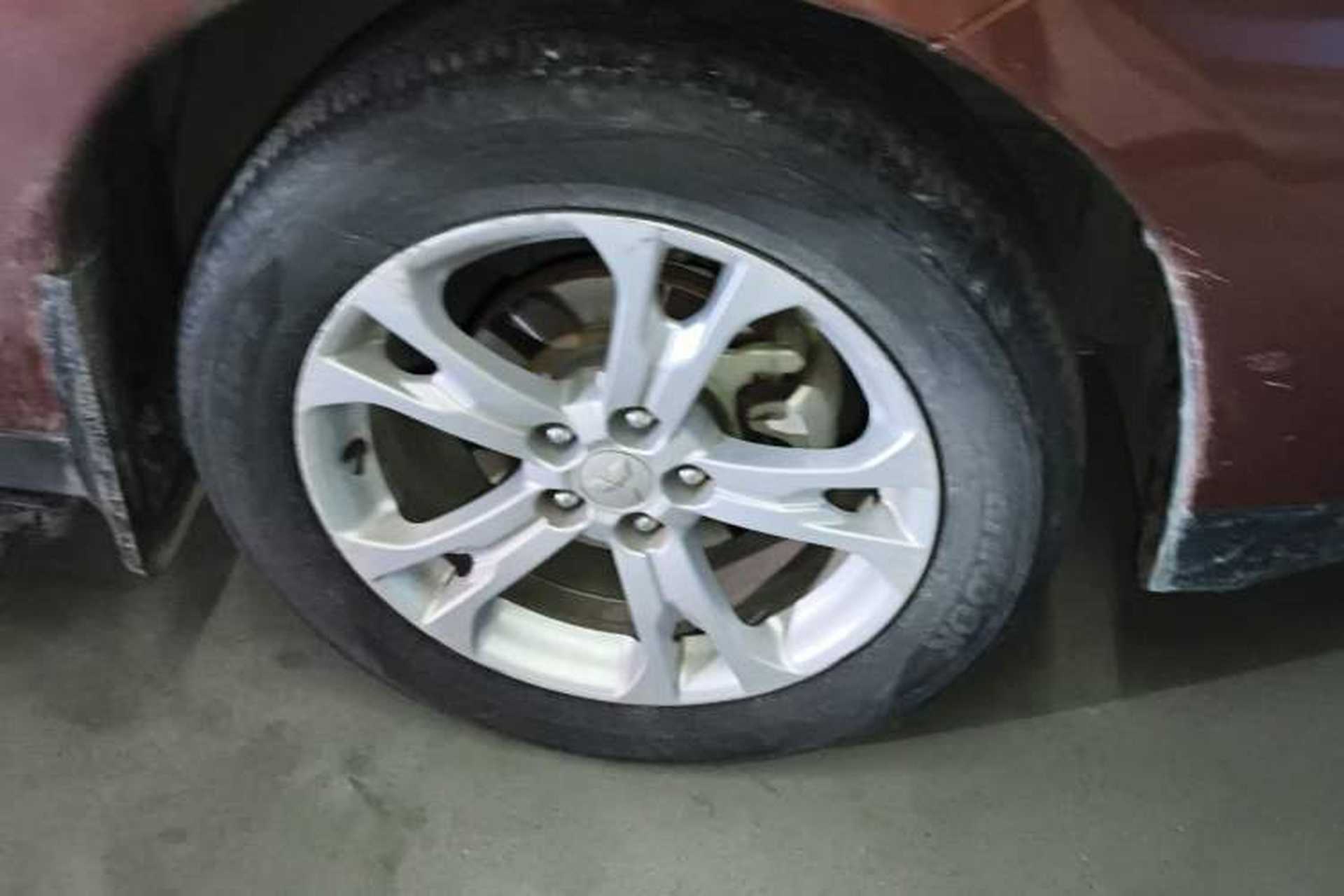 Used Mitsubishi Outlander 2013 2.4L 4x4 Luxury Navigation Edition 5 Seats Right Front Wheel Hub