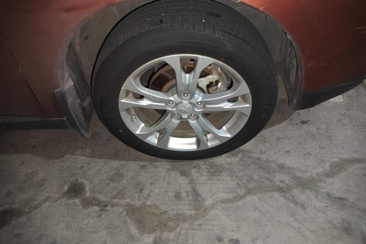 Used Mitsubishi Outlander 2013 2.4L 4x4 Luxury Navigation Edition 5 Seats Right Front Wheel Hub