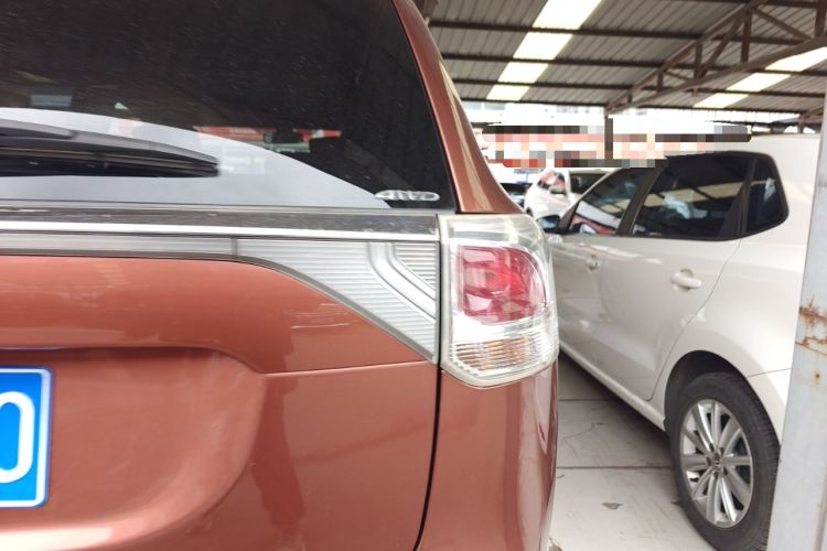 Used Mitsubishi Outlander 2013 2.4L 4x4 Luxury Navigation Edition 5 Seats Right Rear Taillight