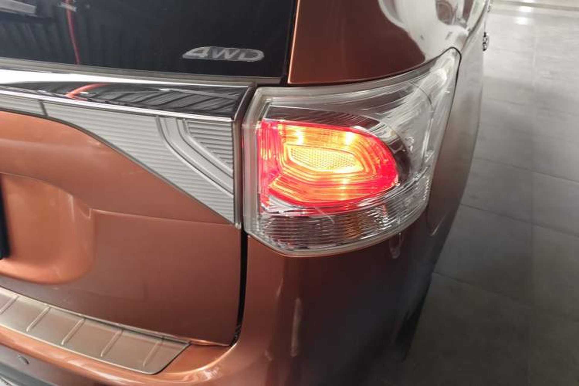 Used Mitsubishi Outlander 2013 2.4L 4x4 Luxury Navigation Edition 5 Seats Right Rear Taillight