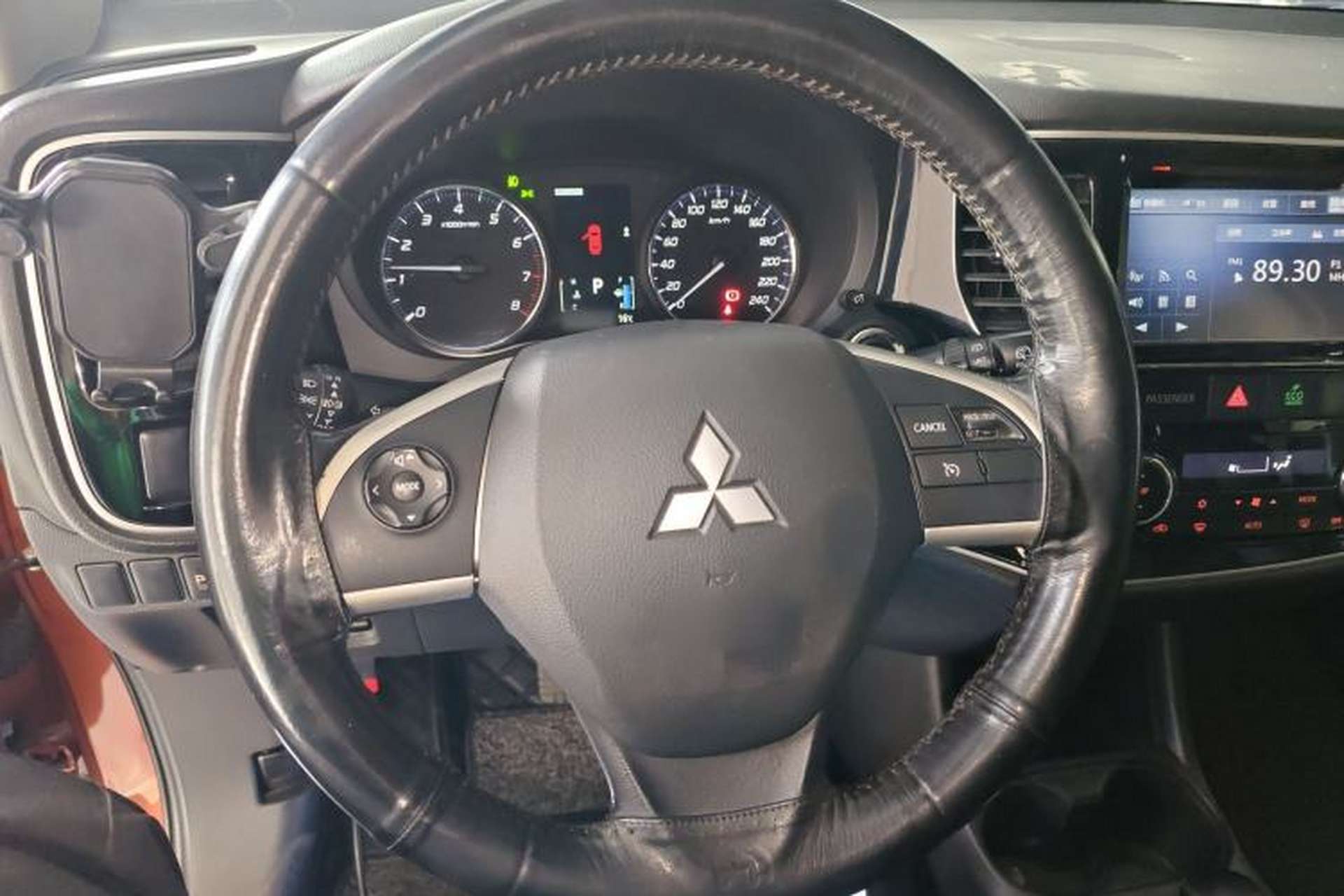 Used Mitsubishi Outlander 2013 2.4L 4x4 Luxury Navigation Edition 5 Seats Steering Wheel