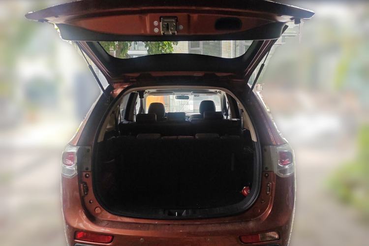 Used Mitsubishi Outlander 2013 2.4L Four-Wheel Drive Luxury Navigation Version 7 Seats Trunk