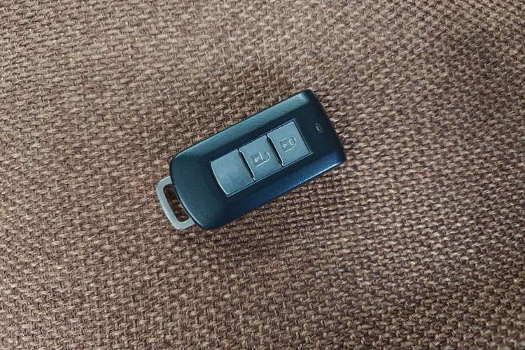 Used Mitsubishi Outlander 2013 2.4L 4x4 Luxury Navigation Edition 5 Seats Vehicle Key