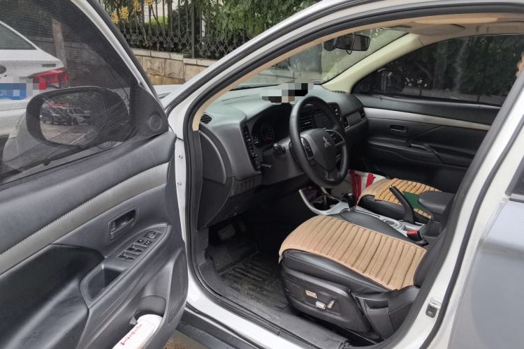 Used Mitsubishi Outlander 2013 2.0L Two-Wheel Drive Sport Navigation Version 5 Seats Driver Seat