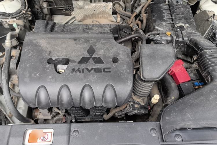 Used Mitsubishi Outlander 2013 2.0L Two-Wheel Drive Sport Navigation Version 5 Seats Engine Bay