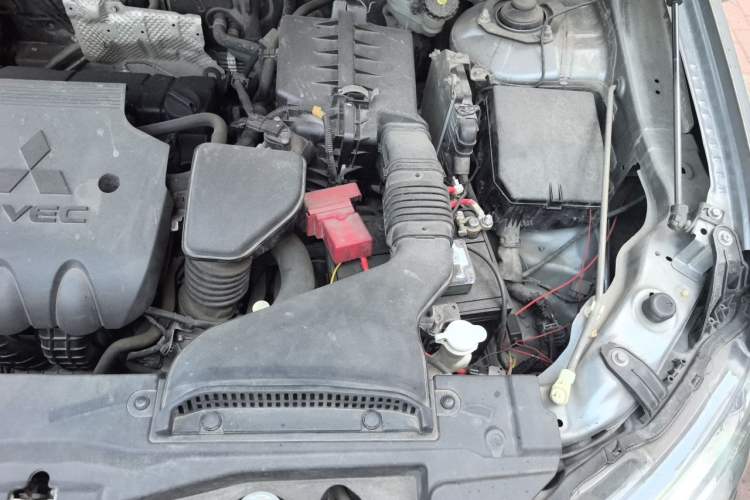 Used Mitsubishi Outlander 2013 2.4L 4x4 Luxury Navigation Edition 5 Seats Engine Bay Left