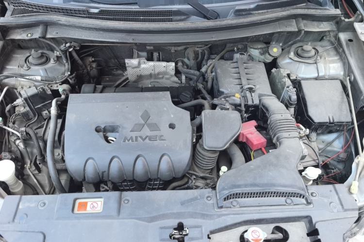 Used Mitsubishi Outlander 2013 2.4L 4x4 Luxury Navigation Edition 5 Seats Engine Bay