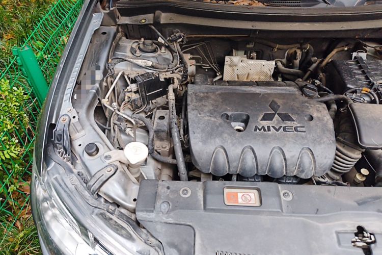 Used Mitsubishi Outlander 2013 2.4L 4x4 Luxury Navigation Edition 5 Seats Engine Bay Right