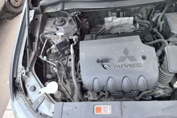 Used Mitsubishi Outlander 2013 2.4L 4x4 Luxury Navigation Edition 5 Seats Engine Bay Right