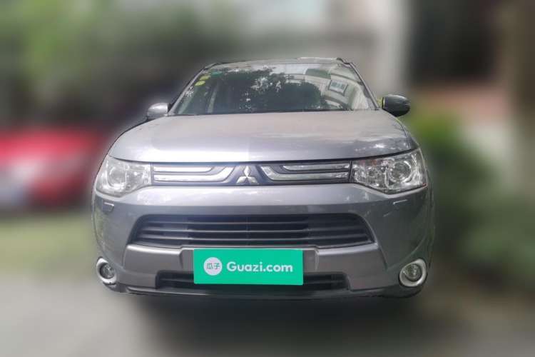 Used Mitsubishi Outlander 2013 2.4L 4x4 Luxury Navigation Edition 5 Seats Front