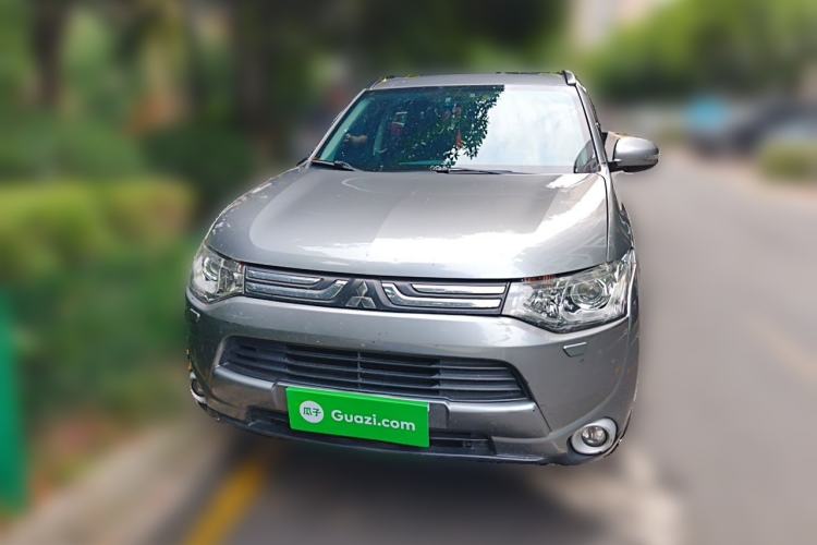 Used Mitsubishi Outlander 2013 2.4L 4x4 Luxury Navigation Edition 5 Seats Front
