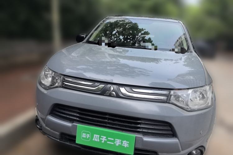 Used Mitsubishi Outlander 2013 2.0L Two-Wheel Drive Sport Navigation Version 5 Seats Front