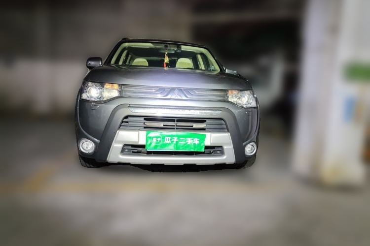 Used Mitsubishi Outlander 2013 2.4L Four-Wheel Drive Luxury Navigation Version 7 Seats Front