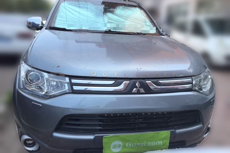 Used Mitsubishi Outlander 2013 2.4L 4x4 Luxury Navigation Edition 5 Seats Front