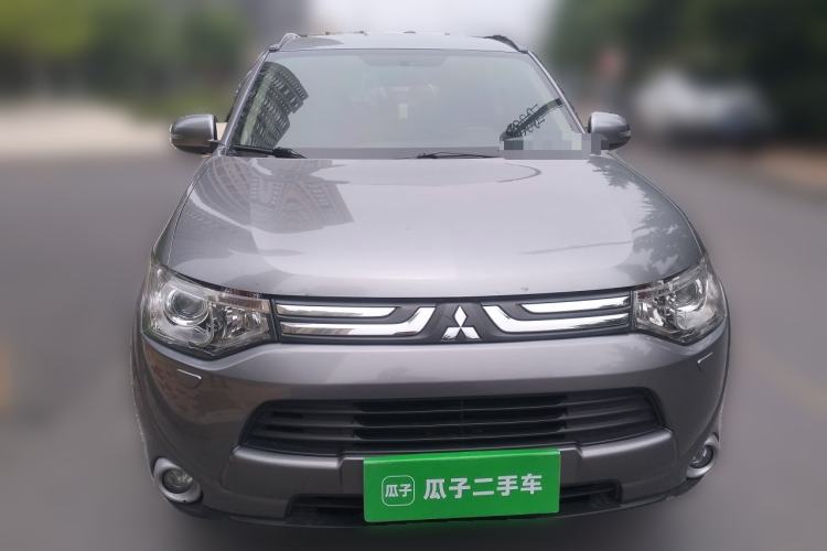 Used Mitsubishi Outlander 2013 2.4L 4x4 Luxury Navigation Edition 5 Seats Front