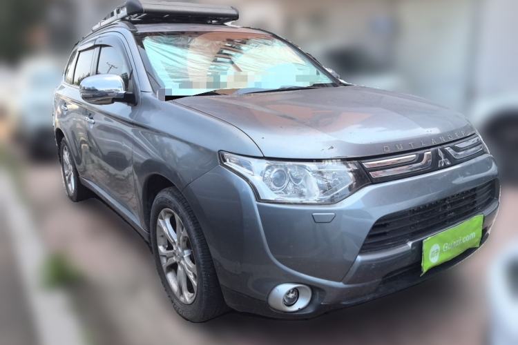 Used Mitsubishi Outlander 2013 2.4L 4x4 Luxury Navigation Edition 5 Seats Front Right 45 Deg