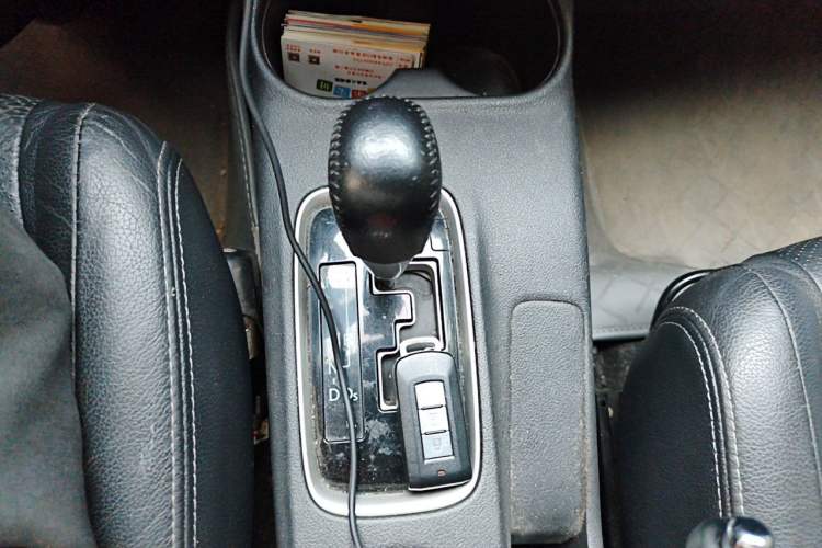 Used Mitsubishi Outlander 2013 2.4L 4x4 Luxury Navigation Edition 5 Seats Gear Lever