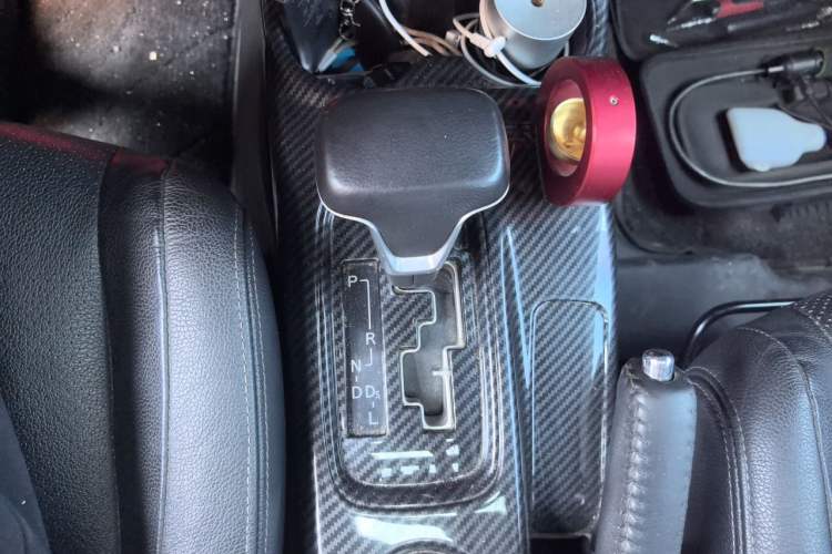Used Mitsubishi Outlander 2013 2.4L 4x4 Luxury Navigation Edition 5 Seats Gear Lever